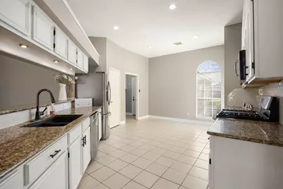 4754 Widerop Lane, Friendswood, TX 77546 - Photo 9