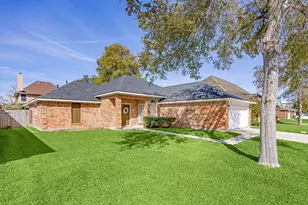 4754 Widerop Ln, Friendswood, TX 77546 - Photo 1
