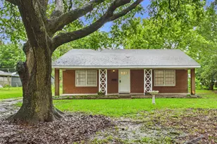 2610 S Crockett St, La Marque, TX 77568 - Photo 1