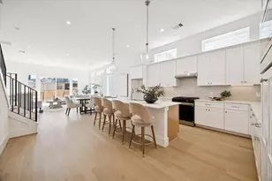 1522 W 21st St, Houston, TX 77008 - Photo 3