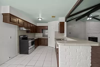 6619 Indian Lake Drive, Houston, TX 77489 - Photo 9