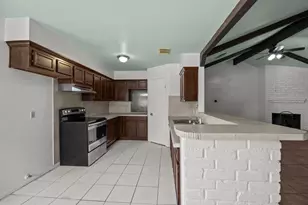 6619 Indian Lake Dr, Houston, TX 77489 - Photo 9