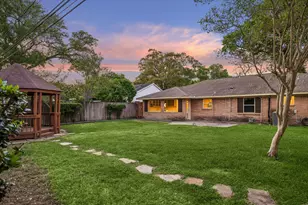 9813 Pine Lake Dr, Houston, TX 77055 - Photo 21