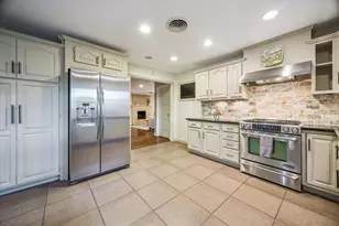9813 Pine Lake Dr, Houston, TX 77055 - Photo 11
