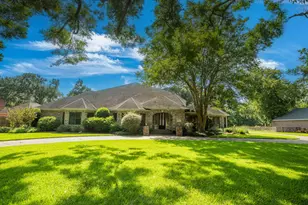 114 Rosewood St, Lake Jackson, TX 77566 - Photo 1