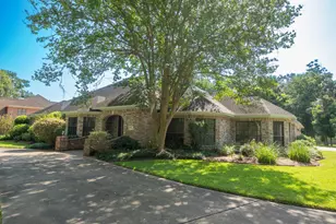 114 Rosewood St, Lake Jackson, TX 77566 - Photo 3