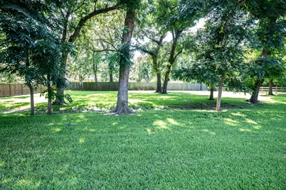 114 Rosewood Street, Lake Jackson, TX 77566 - Photo 45