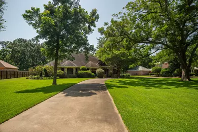 114 Rosewood Street, Lake Jackson, TX 77566 - Photo 7