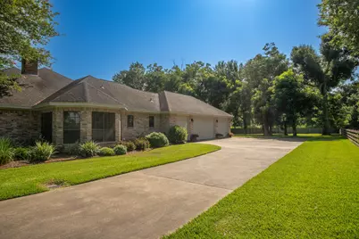 114 Rosewood Street, Lake Jackson, TX 77566 - Photo 5