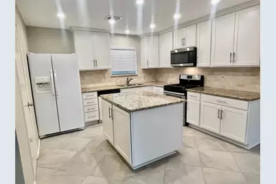 13 Maywind Court, The Woodlands, TX 77381 - Photo 3