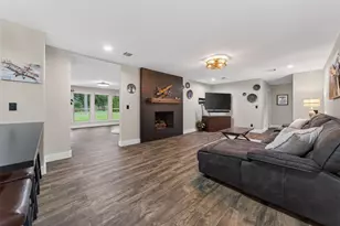 16855 E Maglitto Cir, Tomball, TX 77377 - Photo 5