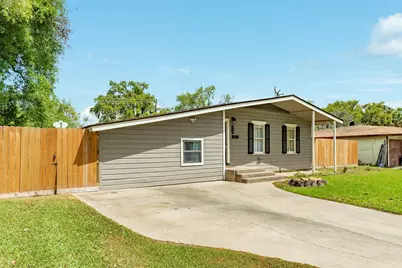 219 Camellia Street, Lake Jackson, TX 77566 - Photo 3