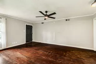219 Camellia St, Lake Jackson, TX 77566 - Photo 11