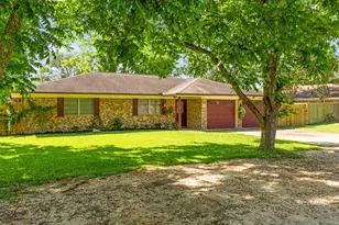 30 Live Oak St, Van Vleck, TX 77482 - Photo 3