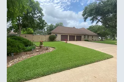 216 Dewberry Drive, Lake Jackson, TX 77566 - Photo 3