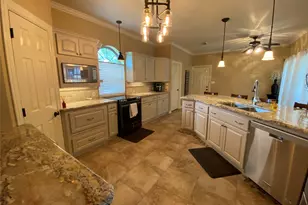 216 Dewberry Dr, Lake Jackson, TX 77566 - Photo 11