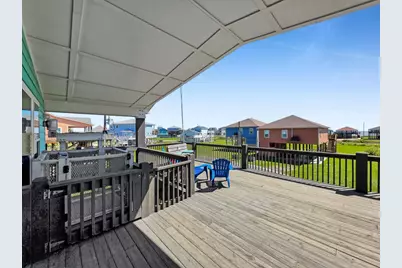 931 S Gateway, Crystal Beach, TX 77650 - Photo 11