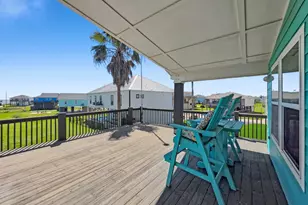 931 S Gateway, Crystal Beach, TX 77650 - Photo 13