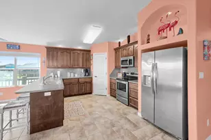 931 S Gateway, Crystal Beach, TX 77650 - Photo 25