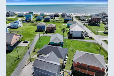 931 S Gateway, Crystal Beach, TX 77650 - Photo 47