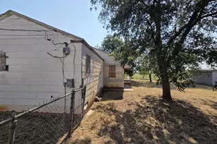 110 W Southland Ave, Electra, TX 76360 - Photo 11