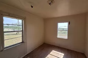 110 W Southland Ave, Electra, TX 76360 - Photo 7