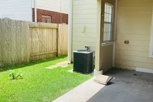 5042 Canyon Blanco Dr, Houston, TX 77045 - Photo 7