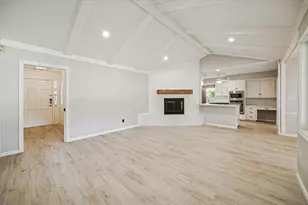 2127 Blue Willow Dr, Houston, TX 77042 - Photo 11