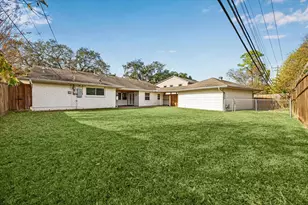 2127 Blue Willow Dr, Houston, TX 77042 - Photo 29