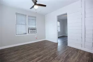 5917 1/2 Sherman St, Houston, TX 77011 - Photo 5