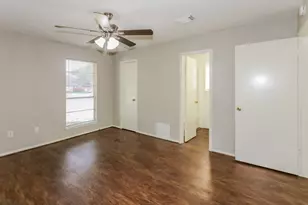 5139 Wickview Ln, Houston, TX 77053 - Photo 9