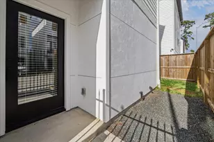 3710 Creekmont Gardens Ln, Houston, TX 77091 - Photo 11