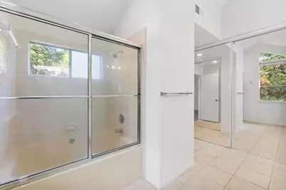 15 Breezy Point Place, The Woodlands, TX 77381 - Photo 9