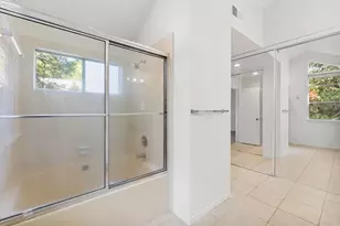 15 Breezy Point Pl, The Woodlands, TX 77381 - Photo 9