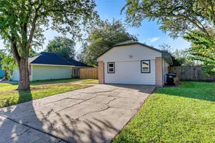 10943 Spanish Grant Dr, Sugar Land, TX 77498 - Photo 3