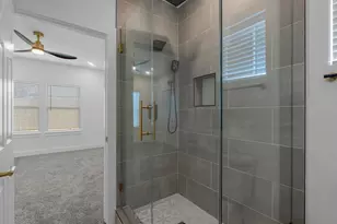 900 Lucky St, Houston, TX 77088 - Photo 13