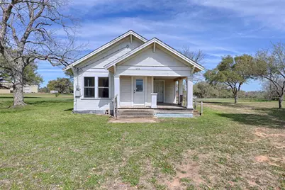 820 W Fairwinds Street, Hallettsville, TX 77964 - Photo 3