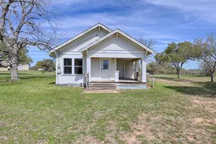 820 W Fairwinds St, Hallettsville, TX 77964 - Photo 3