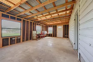820 W Fairwinds St, Hallettsville, TX 77964 - Photo 17