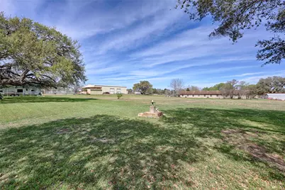 820 W Fairwinds Street, Hallettsville, TX 77964 - Photo 31