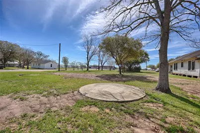 820 W Fairwinds Street, Hallettsville, TX 77964 - Photo 33