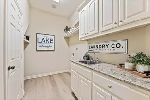 111 S Park Dr, Montgomery, TX 77356 - Photo 11