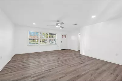 6014 Belarbor Street, Houston, TX 77033 - Photo 9