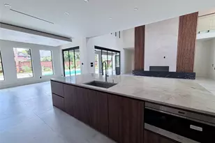 827 Bunker Hill Rd, Houston, TX 77024 - Photo 5