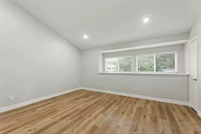 710 Country Place Drive #G, Houston, TX 77079 - Photo 5