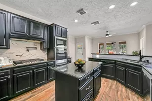 306 Melodywood Dr, Friendswood, TX 77546 - Photo 11