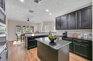 306 Melodywood Dr, Friendswood, TX 77546 - Photo 13