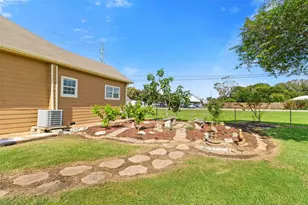 9203 Avenue G, Liverpool, TX 77577 - Photo 35