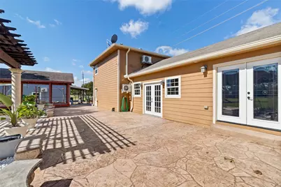 9203 Avenue G, Liverpool, TX 77577 - Photo 33