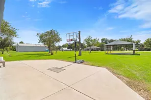 9203 Avenue G, Liverpool, TX 77577 - Photo 49